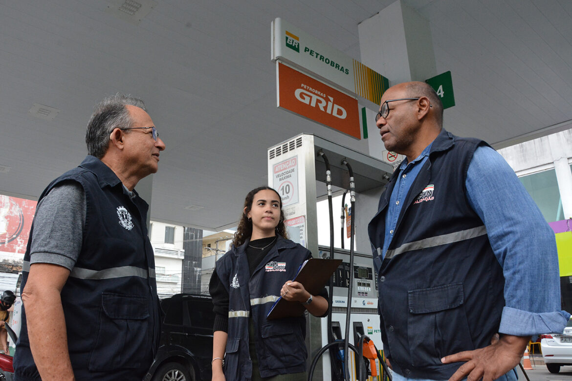 Fiscalizacao do PROCON em postos de gasolina Foto Valdenir Lima (2)