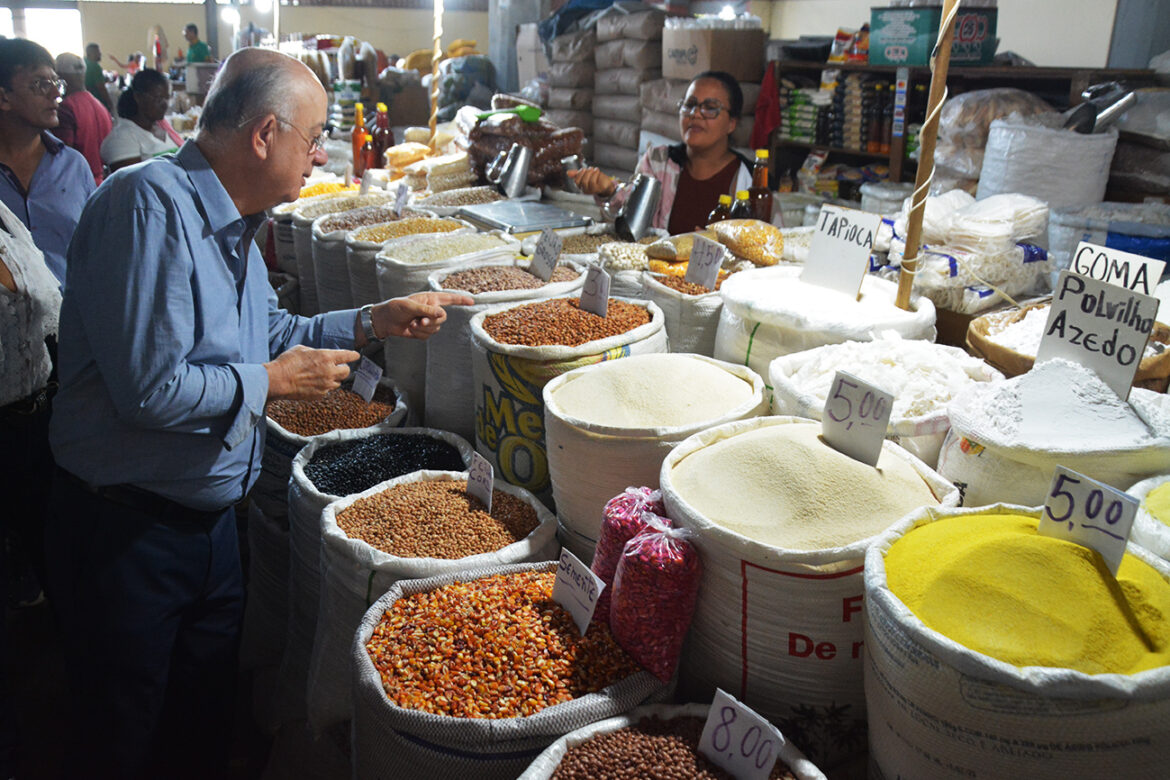 Prefeito Anucia Reforma Ampliacao e Construcao de Passarela no Centro de Abastecimento-foto Jorge Magalhaes