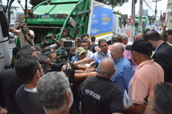 Novos caminhoes da limpeza publica Foto ACM (4)